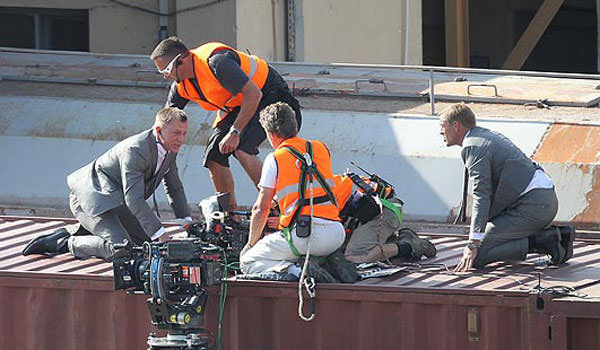 Daniel Craig Skyfall Train Stunt being filmed