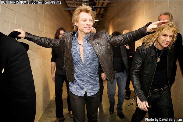 Jon Bon Jovi - Camo shirt world tour 2013