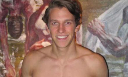 Abercrombie & Fitch Marketing – Why Are People Lining Up?
