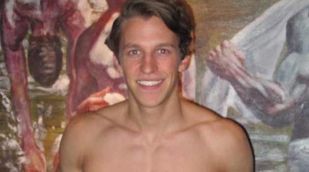 Abercrombie & Fitch Marketing – Why Are People Lining Up?