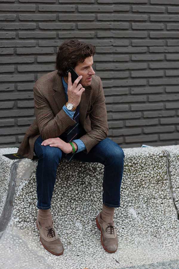 USA - jeans,brown shoes and tweed jacket