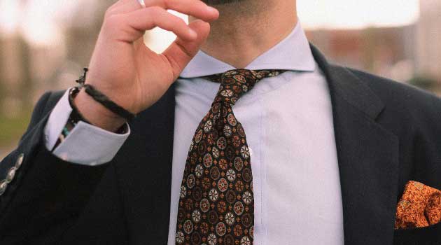 Men wearing a vintage style tie