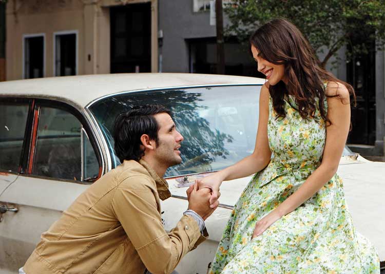 man proposing to marry