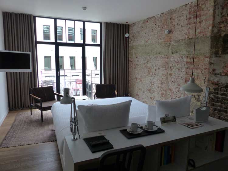 9hotel-collection-brussels-menstylefashion-review-2015.--bedroom
