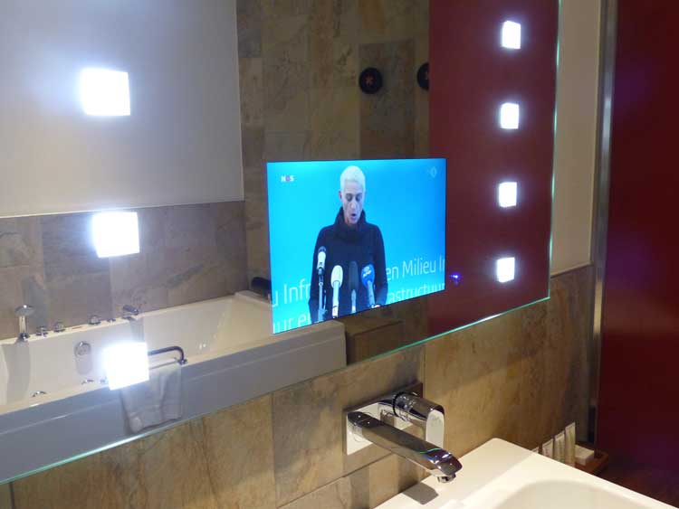 mainport-hotel-rotterdam-bathroom-TV