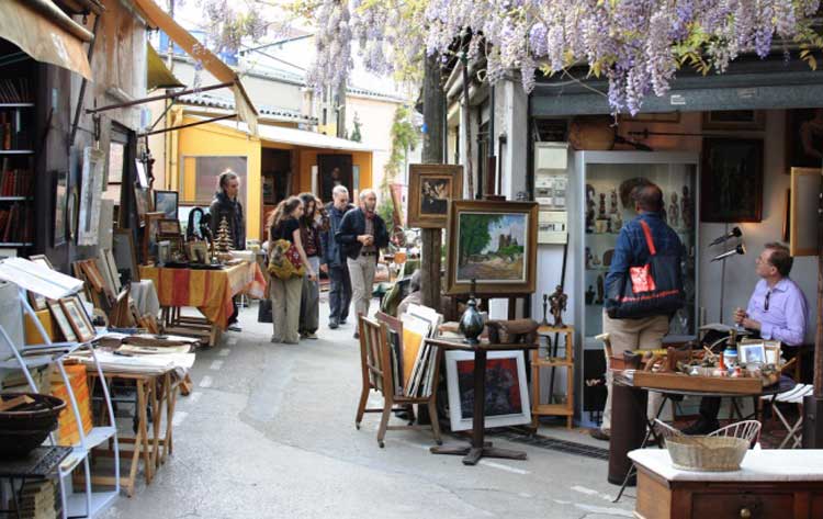 Typical Street Stalls in Clignancourt´s Entrance