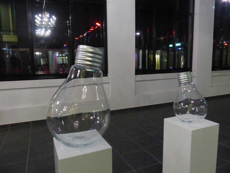 InntelHotel---Art-Eindhoven-Philips-Light-Tower-MenStyleFashion-(10).jpg-Philips-Light-bulb