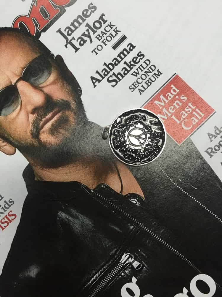 Ringo Star Peace Sign Pendant (54.6kb)
