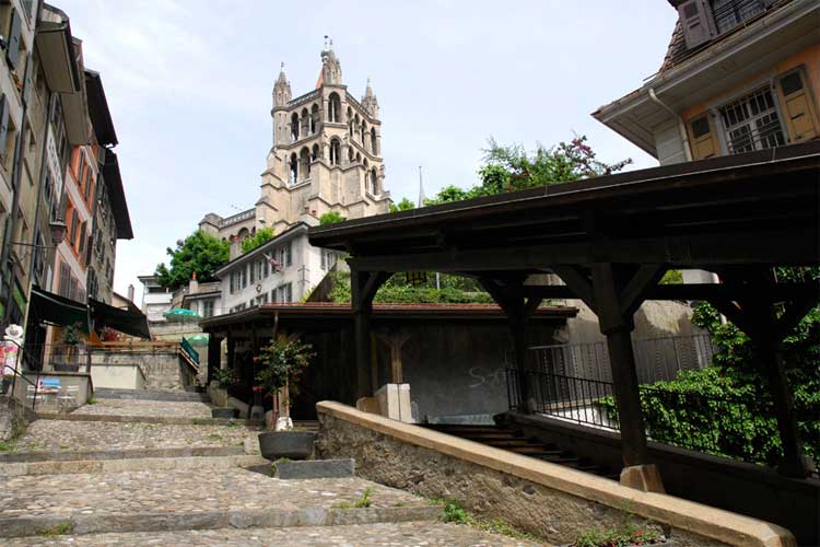 Lausanne-escaliers-du-marche