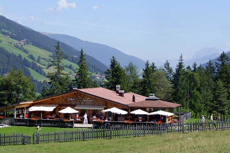 Jora-mountain-hut
