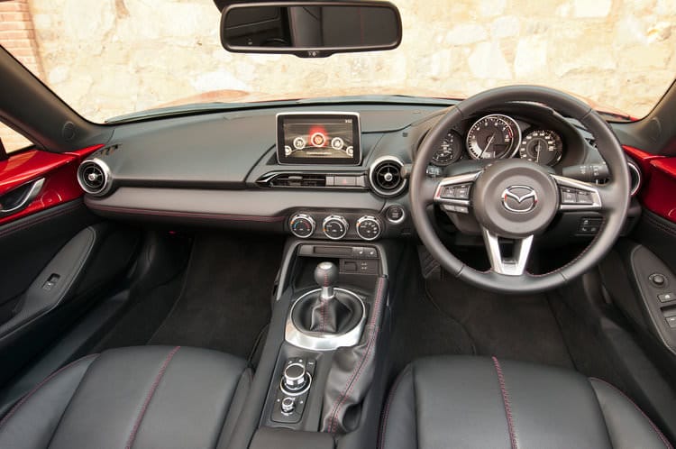 rsz_2016-mazda-mx-5-miata-right-hand-drive-interior
