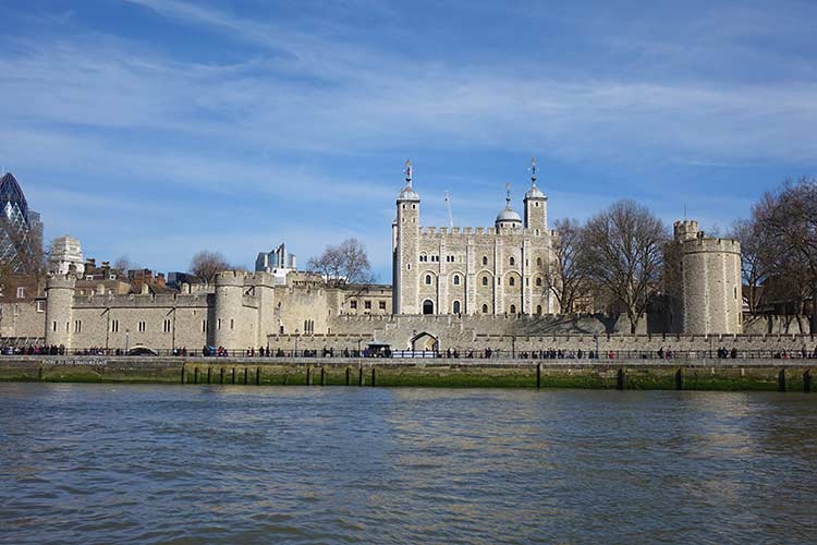 Tower of London view for the river Thames
