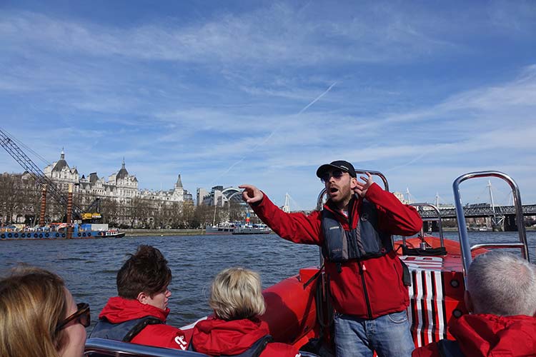 Thames Rockets - Sightseeing In London By Speedboat