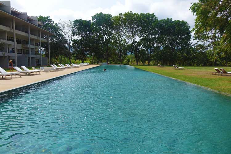 Jetwing Lake Hotel Dambula Sri Lanka Review - swimming pool