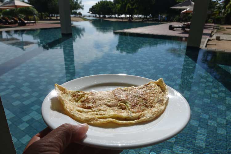 Sunrise By Jetwing Sri Lanka Hotel Review - breakfast by the pool