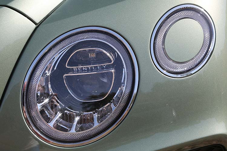 Bentley Bentayga Diesel - Tour Through Andalusia