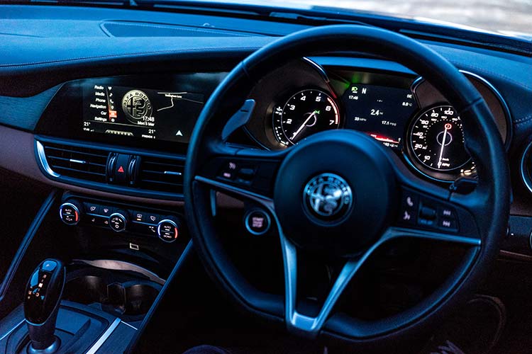 Alfa Romeo Giulia Super - Review Interior