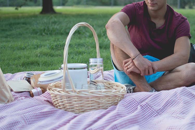 Picnic Date - How To Impress Your Date?