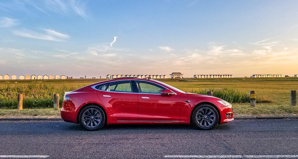 Tesla Model S 100D – The Silent Electric Power House