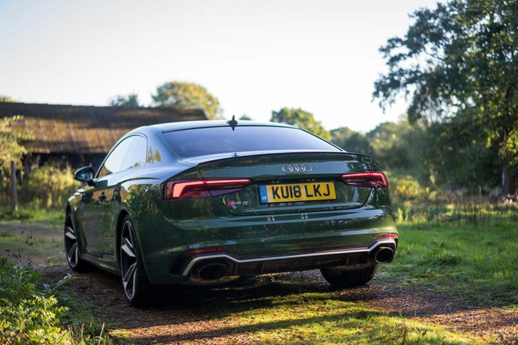 Audi RS5 Carbon Edition Review – Classy Coupe For Speed Freaks!