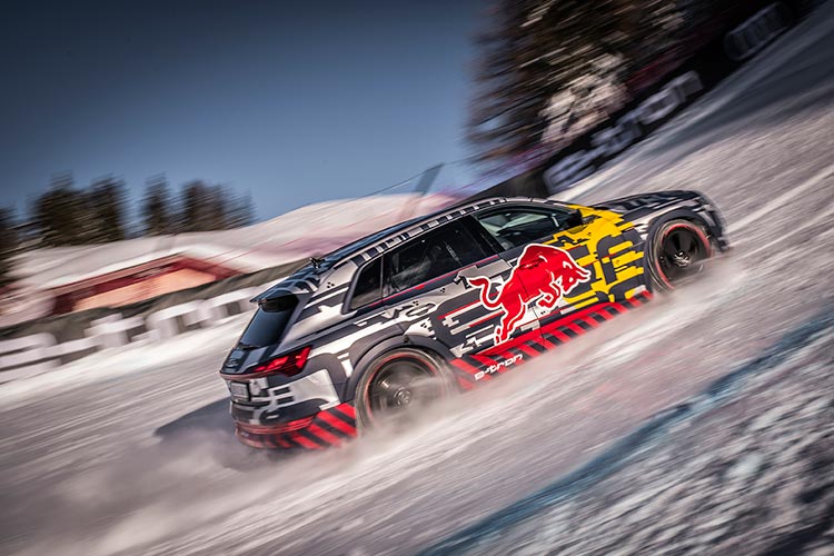 The specially equipped Audi e-tron climbed the ‘Mausefalle’ on the legendary Streif downhill ski course in Kitzbühel, Austria
