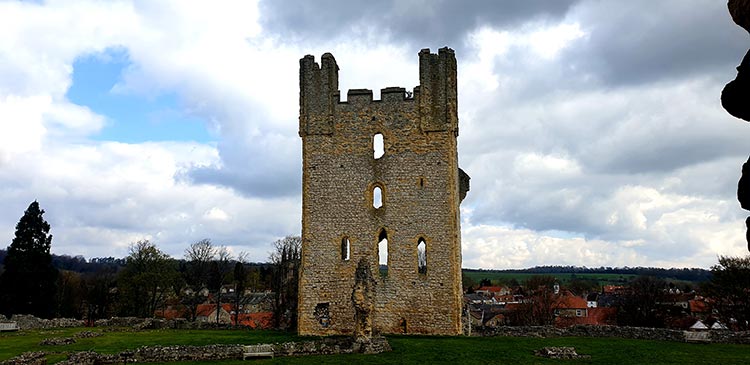 The Black Swan Helmsley North Yorkshire (19) castle