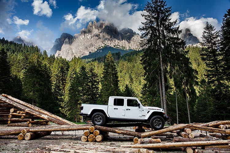 Jeep Gladiator in action at the Obstacle course