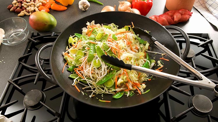 6 Fundamentals While Cooking with A Wok