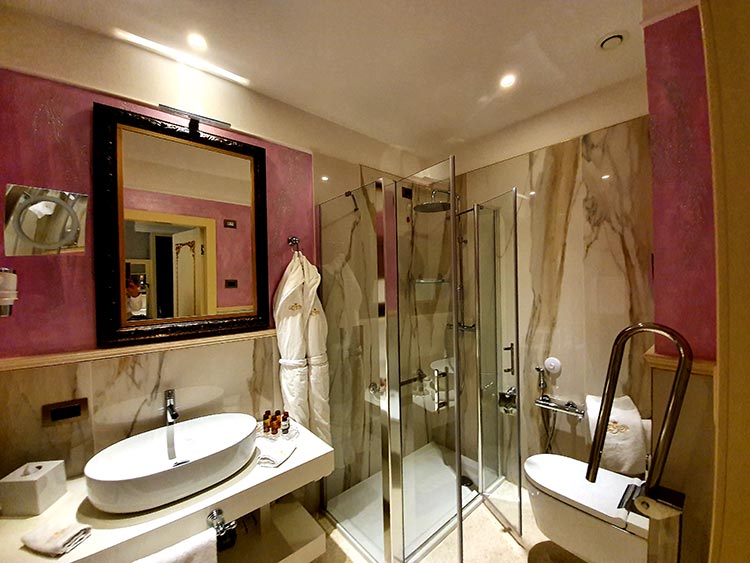 Bathroom Ego’ Boutique Hotel Venice Grand Canal italy venice menStyleFashion (8)