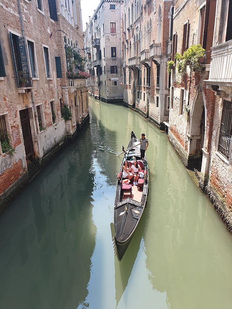 Every gondola is 11 meters long, 1.40m wide and 0.65 meters high photography gracie opulanza venice 2020 summer july (3)