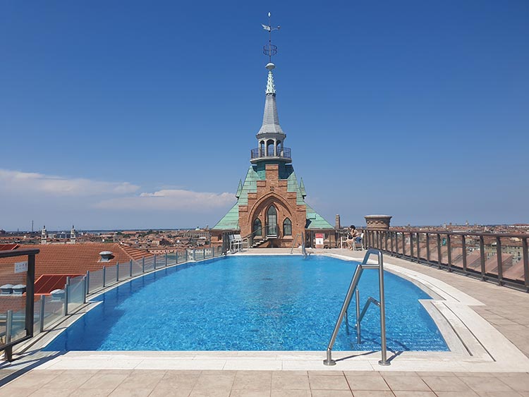 Hilton Molino Stucky. Venice 2020 swimming pooljpg (1)