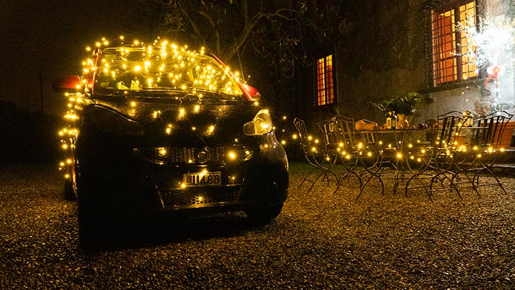 christmas lights tuscany menstyefashion 2020 smart car (1)