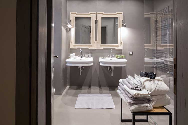 bathroom-superior-Il-Duomo-luxury-suite-Pietrasanta
