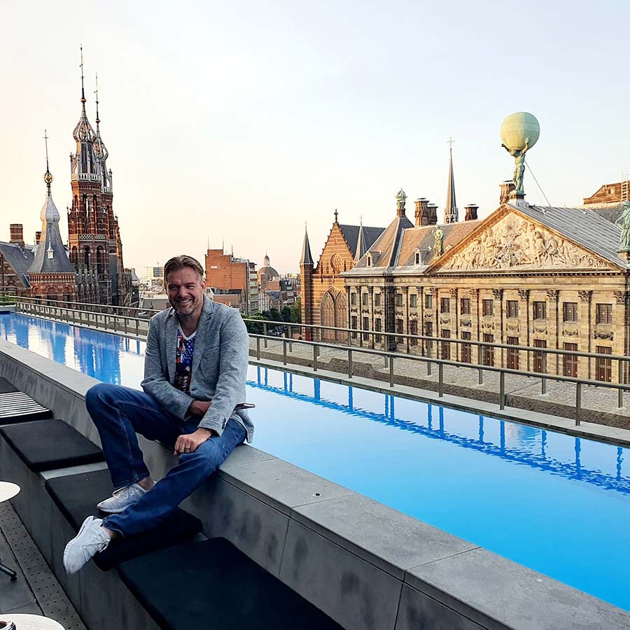 roof top pool WExchange Wamsterdam hotel 2021 (1)