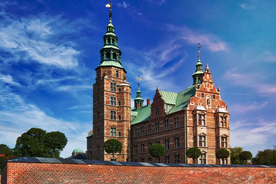5 Castles in Europe to Visit: From Medieval Castles to Schonbrunn Palace 