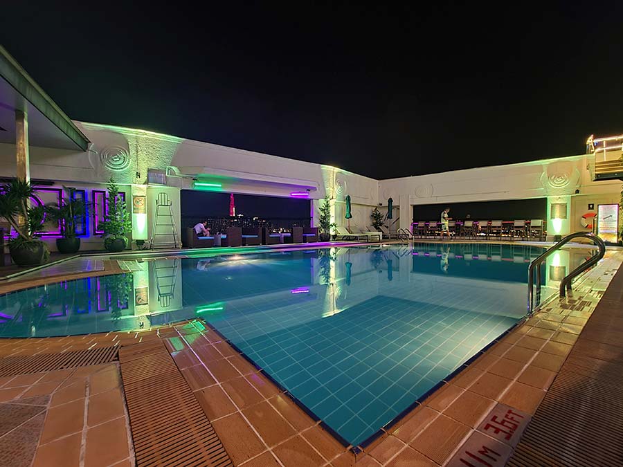 Renaissance Riverside Hotel Saigon Club Lounge roof top bar and swimming pool