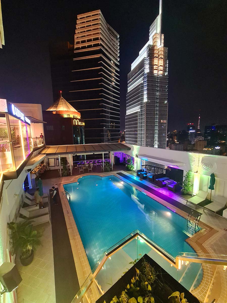 Renaissance Riverside Hotel Saigon Club Lounge roof top bar and swimming pool