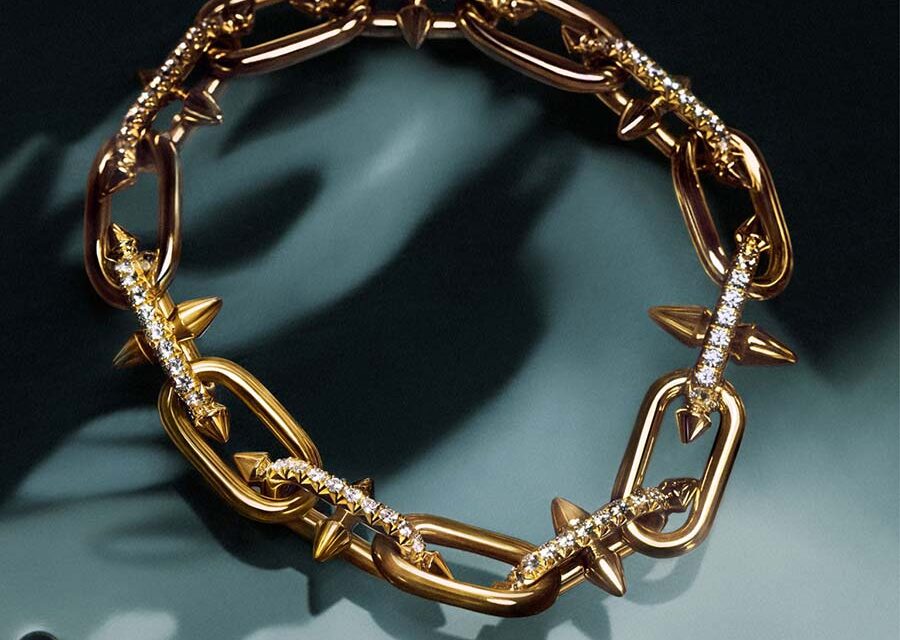 Dazzling with Chunky Gold Chains: A Style Guide by Gracie Opulanza
